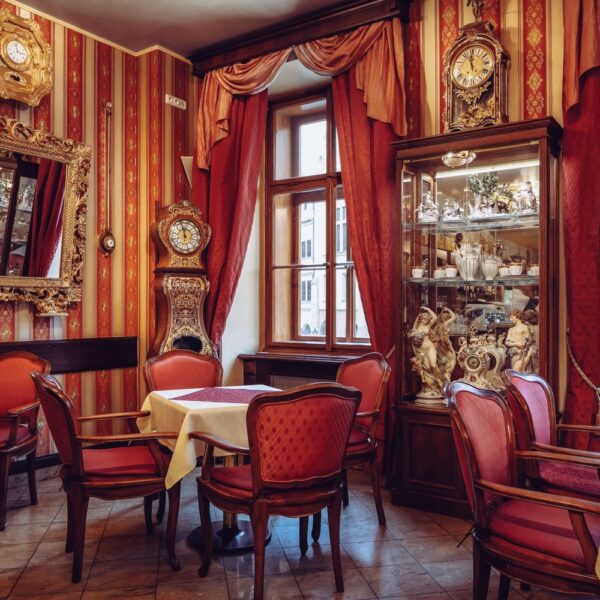 18_47_Cafegrandhotel_kavarna1_5c1b949e9699a18_47_Cafegrandhotel_kavarna1