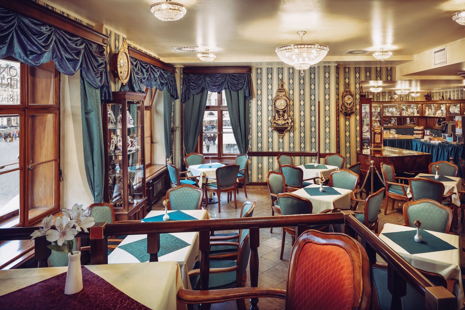 18_47_Cafegrandhotel_kavarna3_5c1b94a72723418_47_Cafegrandhotel_kavarna3