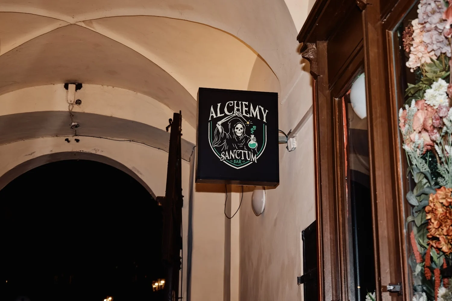 alchemy-sanctum-bar-0-7600101