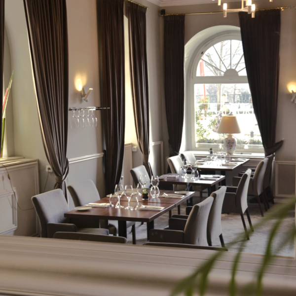 restaurant-mirror