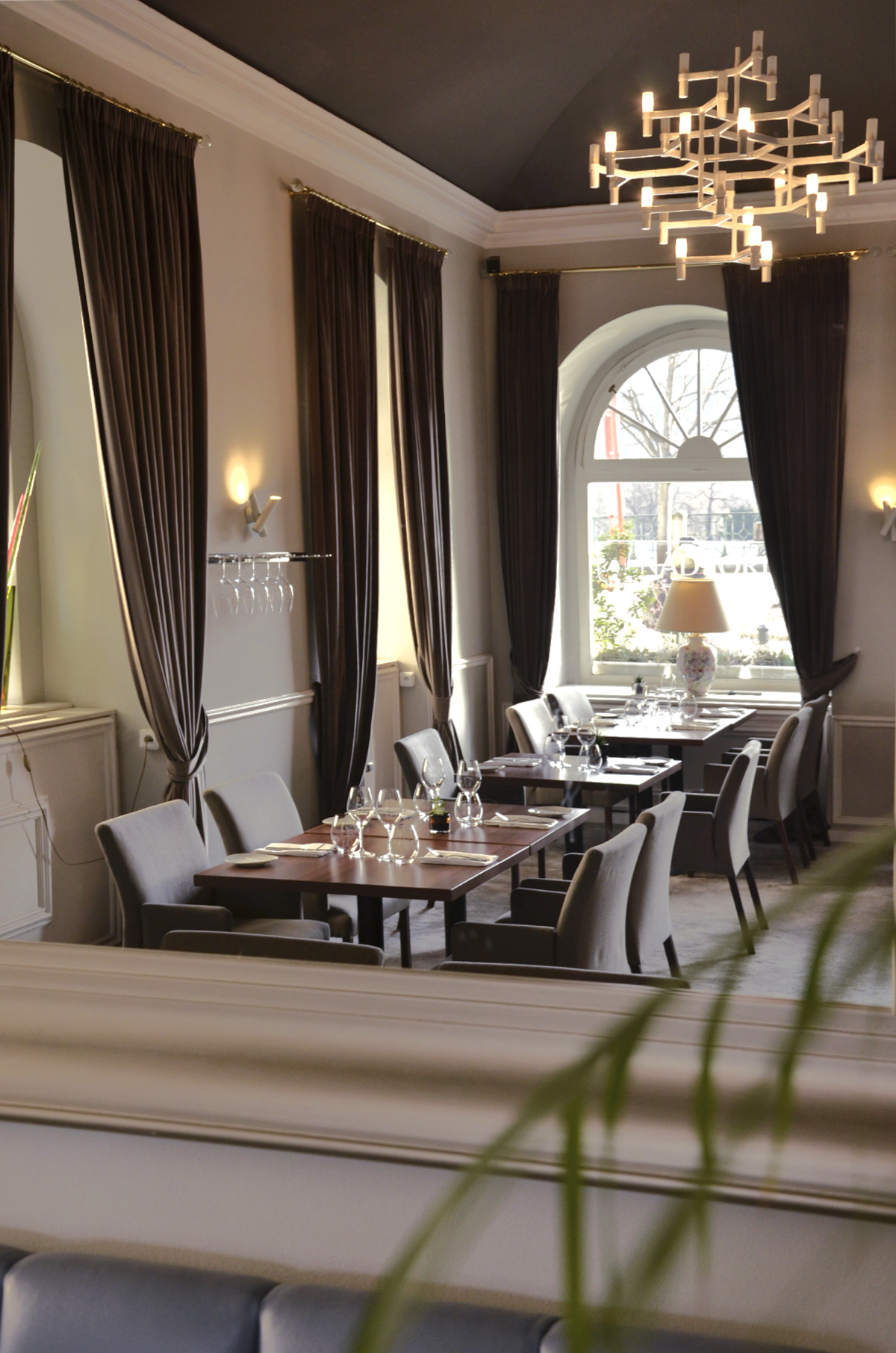 restaurant-mirror