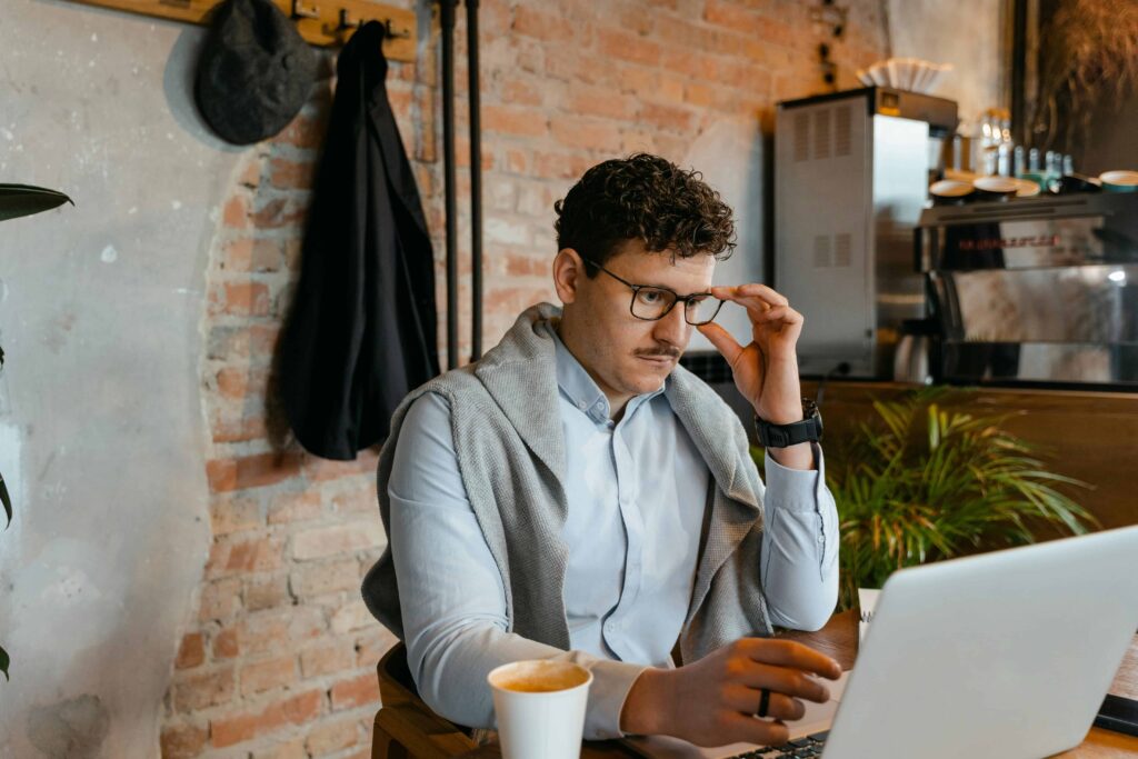 smart casual clothing style in Prague with simple and clean everyday outfit in a café setting