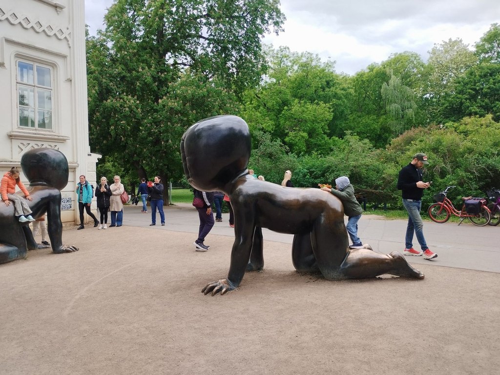 Prague themed walks featuring David Černý’s Crawling Babies public art in Prague