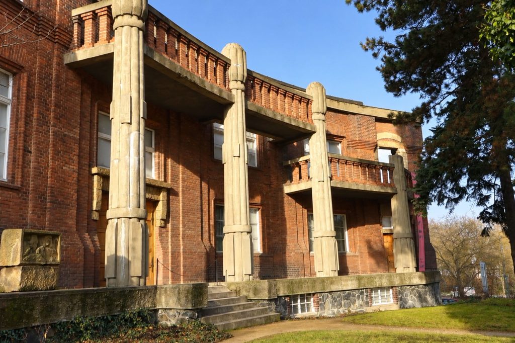 Bílek Villa in Prague showcasing Art Nouveau Prague architecture with exposed brick, sculptural columns and distinctive balconies